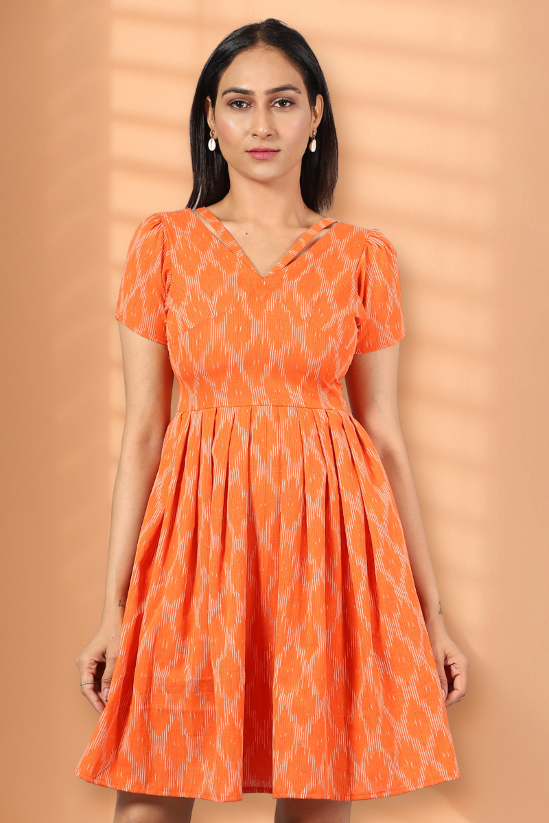 Robe courte orange à imprimé ikat