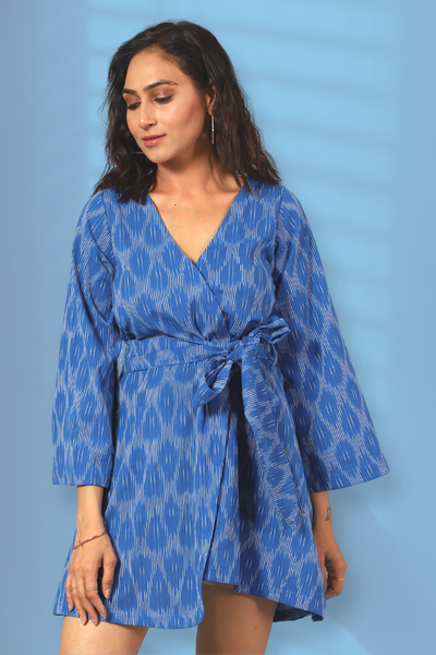 Robe courte bleue à imprimé ikat