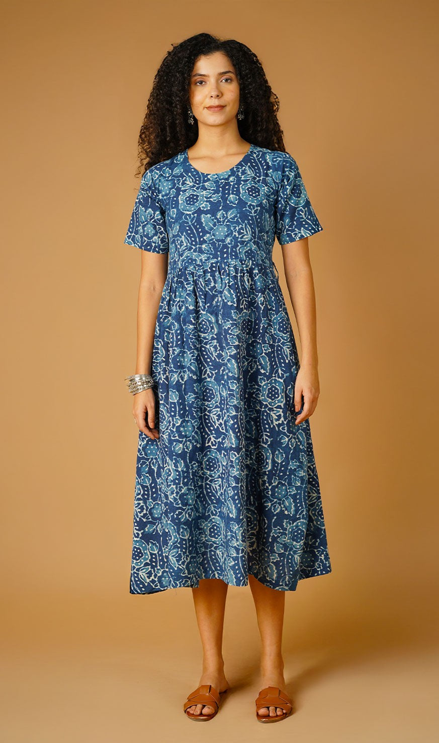 Vestido midi azul del algodón índigo