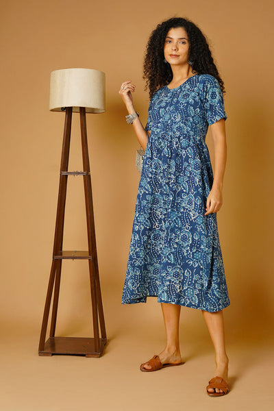 Vestido midi azul del algodón índigo