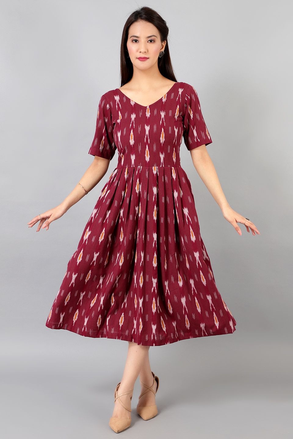 Robe rouge mi-longue à imprimé ikat