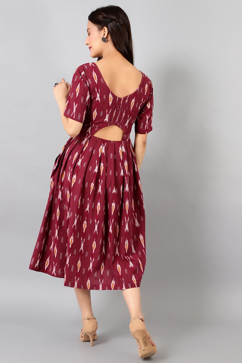 Robe rouge mi-longue à imprimé ikat