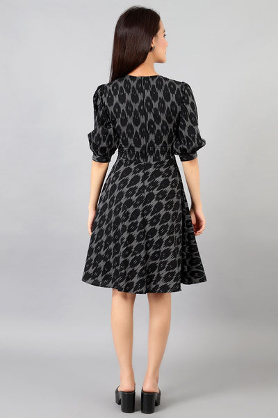 Robe longue noire à imprimé ikat