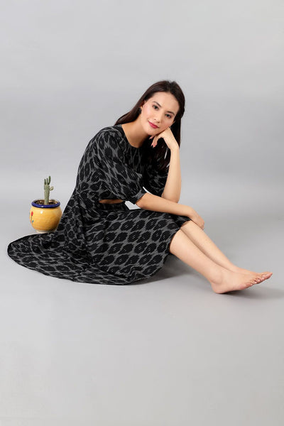 Robe longue noire à imprimé ikat