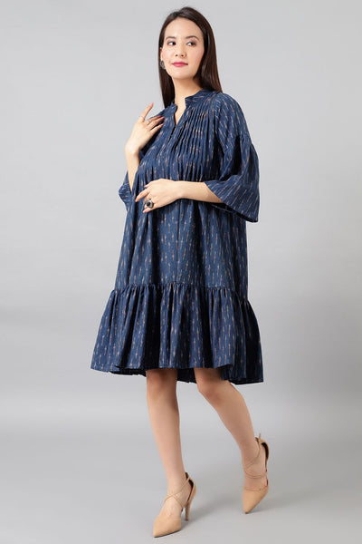 Robe mi-longue bleue à imprimé ikat