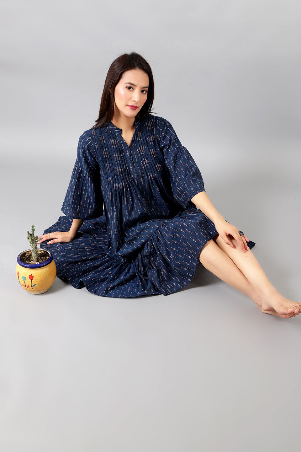 Robe mi-longue bleue à imprimé ikat