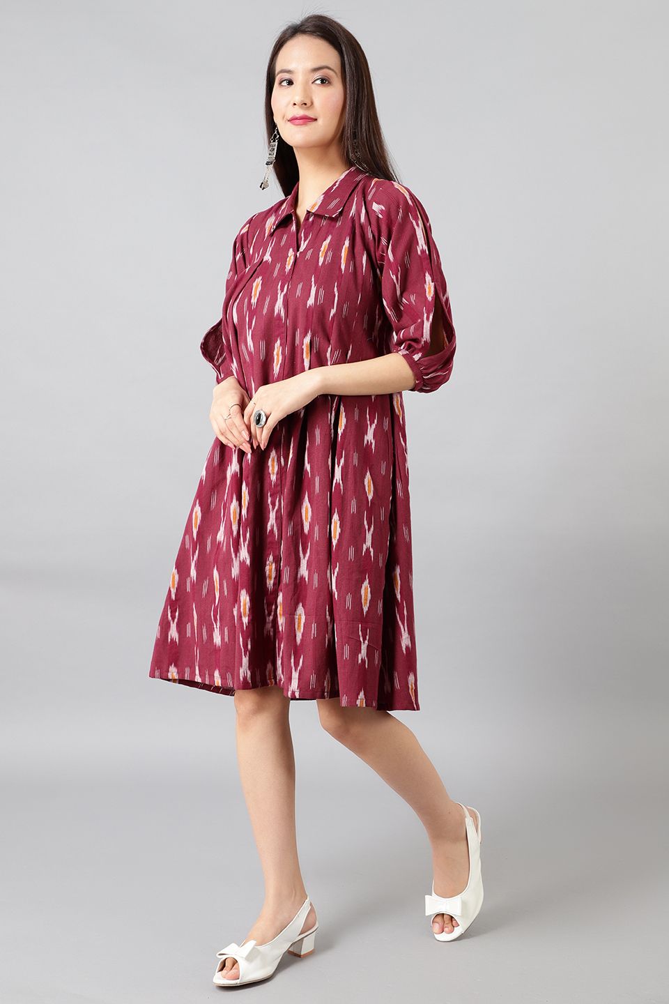 Robe rouge mi-longue à imprimé ikat