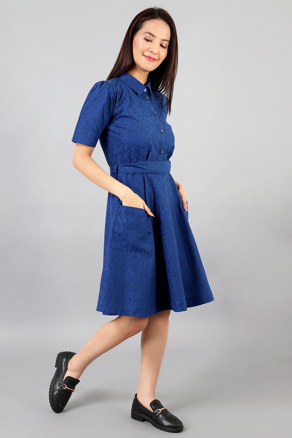 Mini-robe bleue en coton et lin