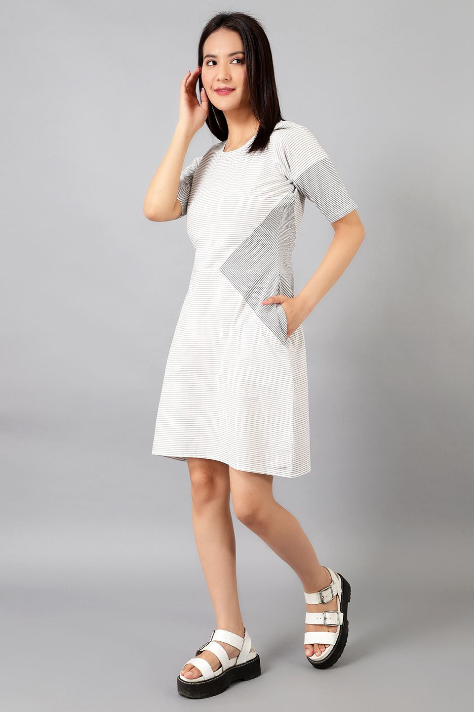 Robe mi-longue blanche en coton